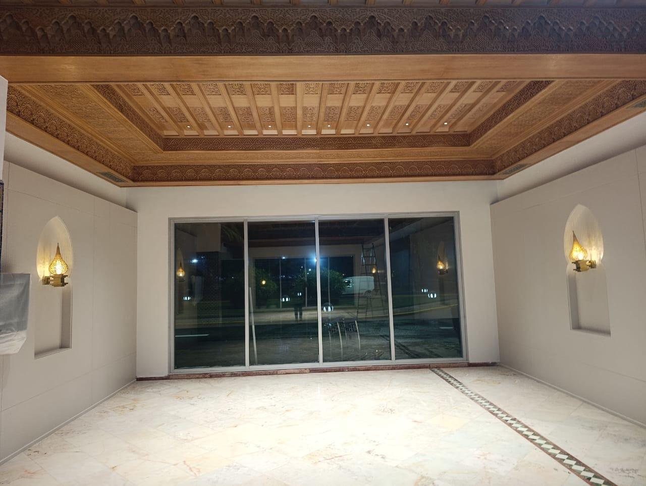 Plafond en bois sculpté, salon d’honneur de l’Aéroport de Rabat